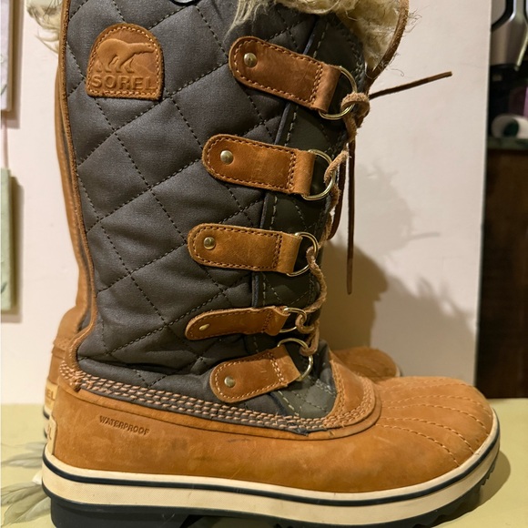 Sorel Camel and Olive Tofino Waterproof Winter Boots - Picture 2 of 8
